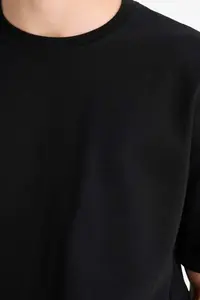 DeFacto Oversize Wide Fit Crew Neck Heavy Fabric Basic Plain Short Sleeve T-Shirt - Image 5