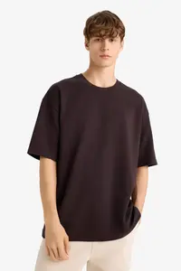 DeFacto Oversize Wide Fit Crew Neck Heavy Fabric Basic Plain Short Sleeve T-Shirt - Image 3