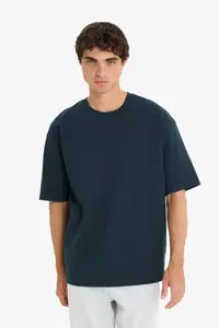 DeFacto Oversize Wide Fit Crew Neck Heavy Fabric Basic Plain Short Sleeve T-Shirt - Image 3