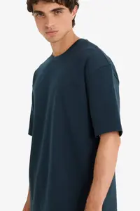 DeFacto Oversize Wide Fit Crew Neck Heavy Fabric Basic Plain Short Sleeve T-Shirt - Image 4