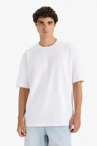 DeFacto Oversize Wide Fit Crew Neck Heavy Fabric Basic Plain Short Sleeve T-Shirt - Image 4