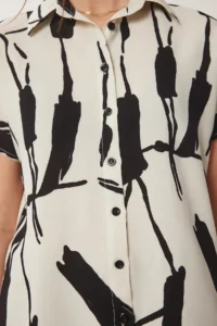 Happiness İstanbul Women's Black Bone Patterned Short Sleeve Viscose Shirt - Image 4