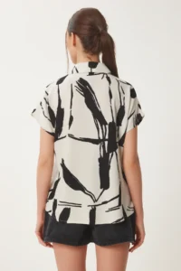 Happiness İstanbul Women's Black Bone Patterned Short Sleeve Viscose Shirt - Image 5