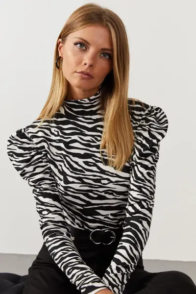 EY1062-BLACK-WHITE_1