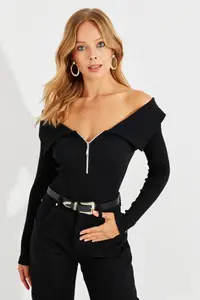 Cool & Sexy Women Black Zippered Madonna Collar Blouse - Image 4