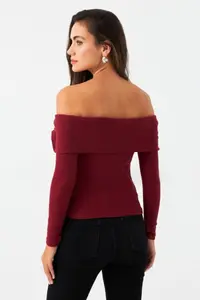 Cool & Sexy Women Burgundy Zippered Madonna Collar Blouse - Image 2
