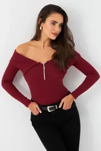 Cool & Sexy Women Burgundy Zippered Madonna Collar Blouse - Image 3
