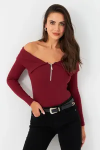 Cool & Sexy Women Burgundy Zippered Madonna Collar Blouse - Image 4
