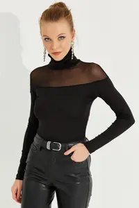 Cool & Sexy Women Black Tulle Detailed Fisherman Blouse - Image 4
