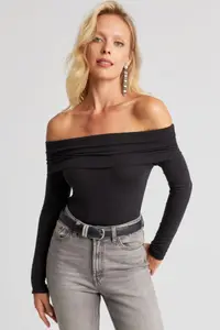 Cool & Sexy Women Black Madonna Collar Blouse - Image 4
