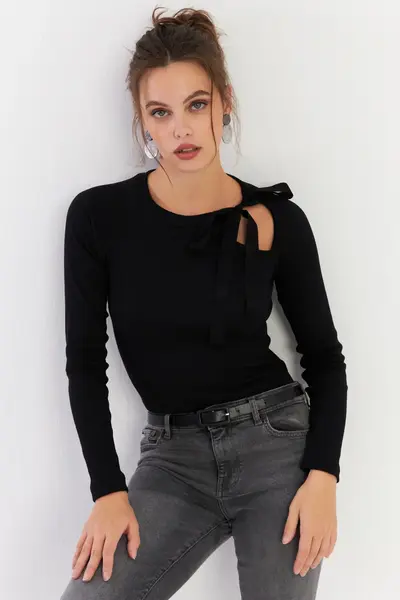 EY2930-BLACK_1
