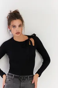 Cool & Sexy Women Black Boyun tied up Camisole Blouse - Image 4