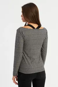 Cool & Sexy Women Black-Ecru V-neck Crowbar Blouse - Image 2