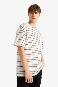 DeFacto textured Boxy Fit Striped T-Shirt - Image 4