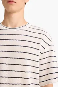 DeFacto textured Boxy Fit Striped T-Shirt - Image 5