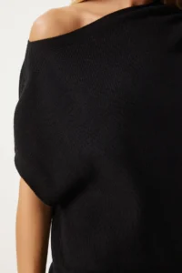 Happiness İstanbul Women's Black One-Shoulder Blouse Knitwear Skirt Suit - Image 3