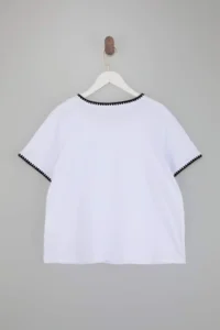 Trendyol Curve White 100% Cotton Contrast Stitching Detailed Crew Neck Knitting Plus Size T-Shirt - Image 3