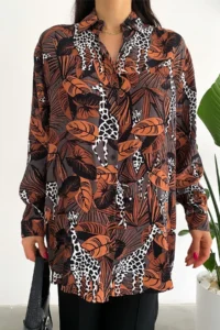 FEMELLE Women's New Season Leaf And Giraffe Pattern Wide Fit Oversize Shirt - Image 4