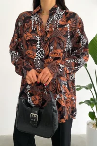 FEMELLE Women's New Season Leaf And Giraffe Pattern Wide Fit Oversize Shirt - Image 6