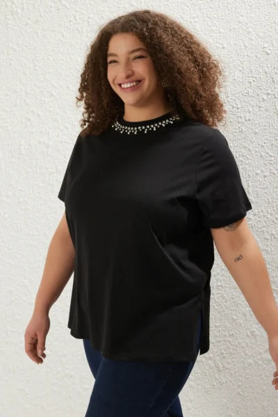 Trendyol Curve Black Collar Relaxed Fit 100% Cotton Knitting Plus Size T-Shirt