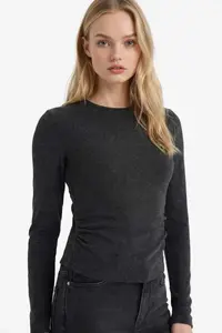 DeFacto Fitted Crew Neck Long Sleeve T-Shirt - Image 3