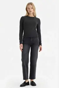 DeFacto Fitted Crew Neck Long Sleeve T-Shirt - Image 4
