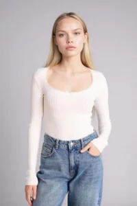 DeFacto Fitted U-Neck Long Sleeve T-Shirt - Image 3