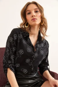 Olalook Women's Ivy Black Sleeve Folded Linen Shirt - Image 5