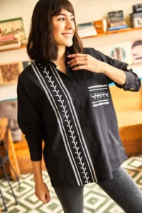 Olalook Women's Black Pocket Detailed Printed Woven Shirt - Image 4