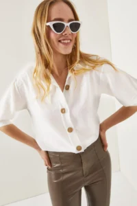 Olalook Women's White Wooden Button Three Quarter Sleeve Linen Shirt - Image 2