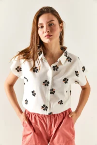 Olalook Women's Daisy Black Patterned Linen Bat Shirt - Image 2