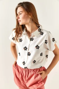 Olalook Women's Daisy Black Patterned Linen Bat Shirt - Image 3