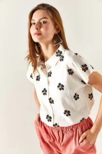 Olalook Women's Daisy Black Patterned Linen Bat Shirt - Image 4