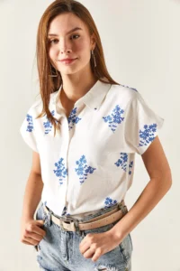 Olalook Women's Floral Blue Patterned Linen Bat Shirt - Image 4