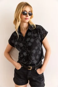 Olalook Women's Ivy Black Patterned Linen Bat Shirt - Image 3