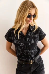 Olalook Women's Ivy Black Patterned Linen Bat Shirt - Image 6