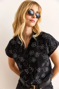 Olalook Women's Ivy Black Patterned Linen Bat Shirt - Image 7