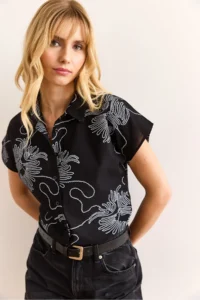 Olalook Women's Chain Black Patterned Linen Bat Shirt - Image 4