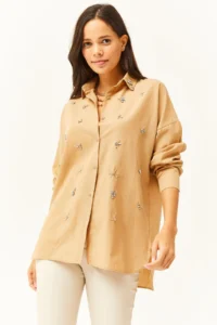 Olalook Women's Camel Collar and Stone Front Oval Woven Shirt - Image 3