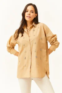 Olalook Women's Camel Collar and Stone Front Oval Woven Shirt - Image 4
