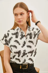 Olalook Women's Brush Black Patterned Linen Bat Shirt - Image 4