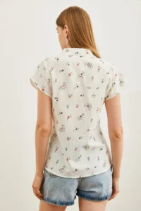 Olalook Women's Ecru Coral Patterned Linen Bat Shirt - Image 2