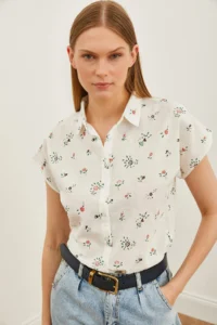 Olalook Women's Ecru Coral Patterned Linen Bat Shirt - Image 3