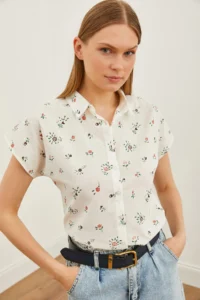 Olalook Women's Ecru Coral Patterned Linen Bat Shirt - Image 5