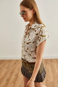 Olalook Women's White Oil Green Rose Patterned Loose Bat Shirt - Image 4