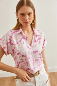 Olalook Women's White Pink Rose Patterned Flowy Bat Shirt