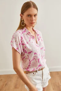 Olalook Women's White Pink Rose Patterned Flowy Bat Shirt - Image 4
