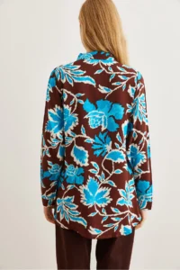 Olalook Women's Bitter Brown Leaf Patterned Loose Woven Viscose Shirt - Image 2