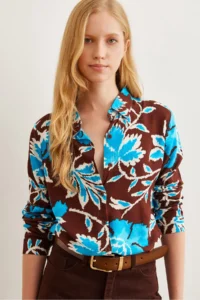 Olalook Women's Bitter Brown Leaf Patterned Loose Woven Viscose Shirt - Image 3