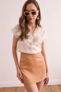 Olalook Women's Leaf Beige Flared Linen Content Bat Shirt - Image 4